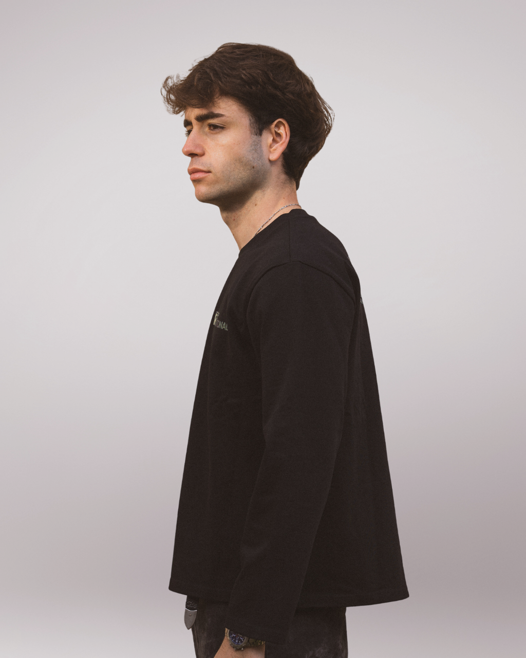 "RUELLE* INTERNATIONAL" LONGSLEEVE